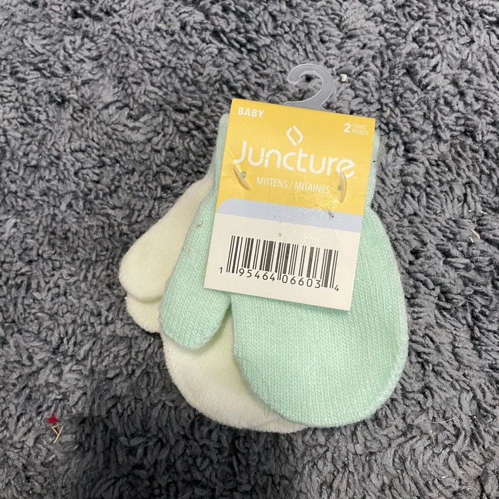NWT set of 2 baby mittens